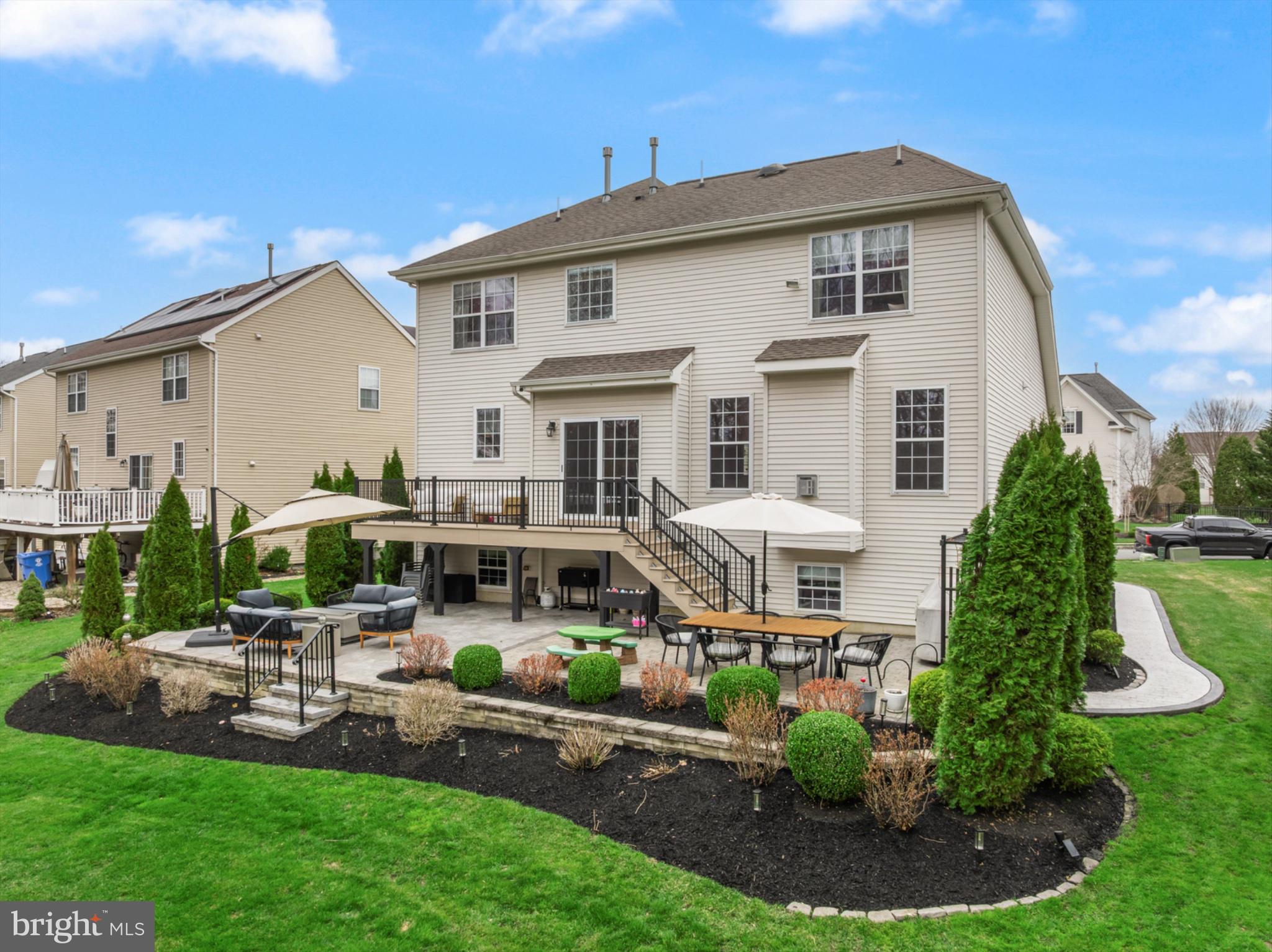 6 BUCKINGHAM COURT