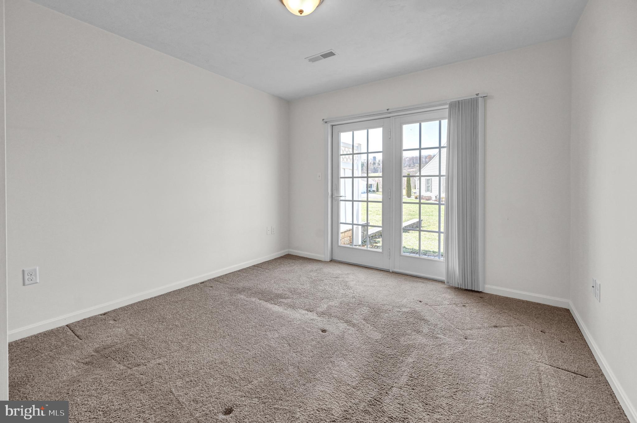 ROTH'S FARM VILLAGE - Residential