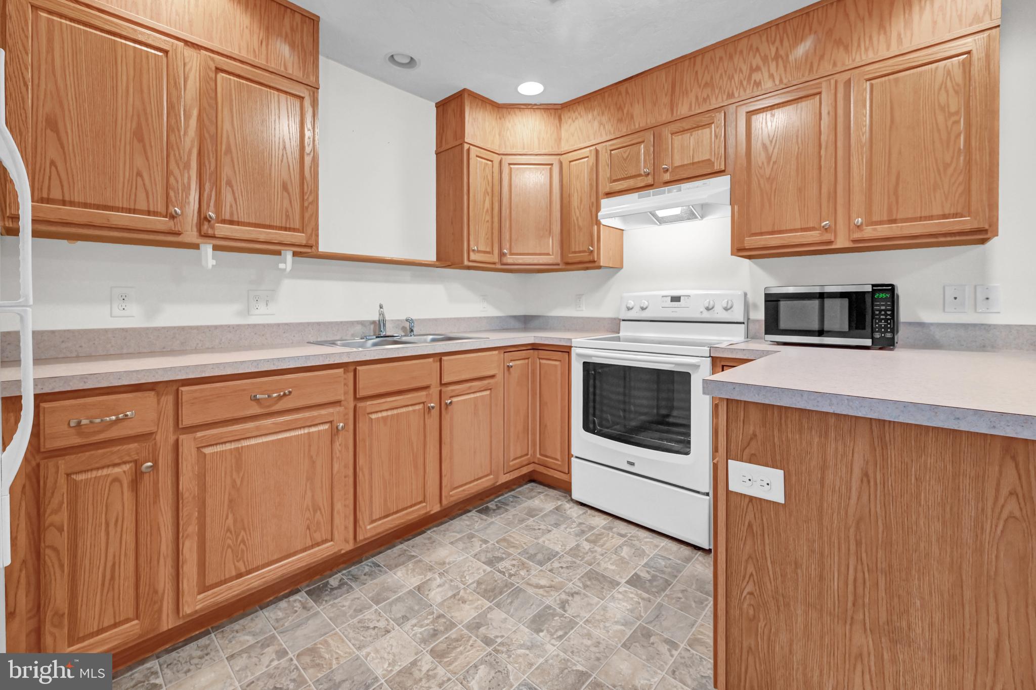 ROTH'S FARM VILLAGE - Residential