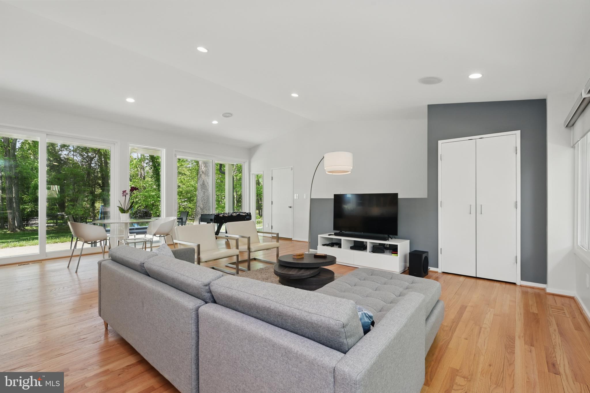 CARDEROCK SPRINGS - Residential