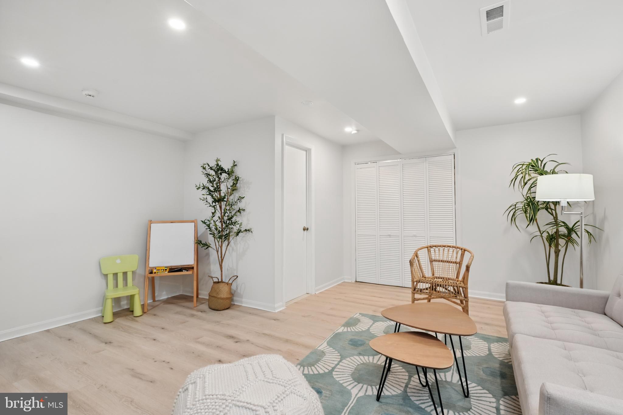 CARDEROCK SPRINGS - Residential