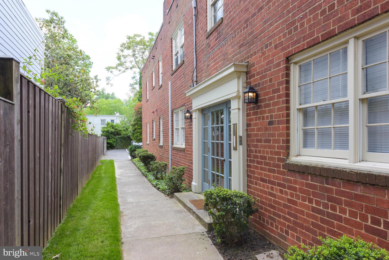 OLD TOWN ALEXANDRIA - Residential Lease