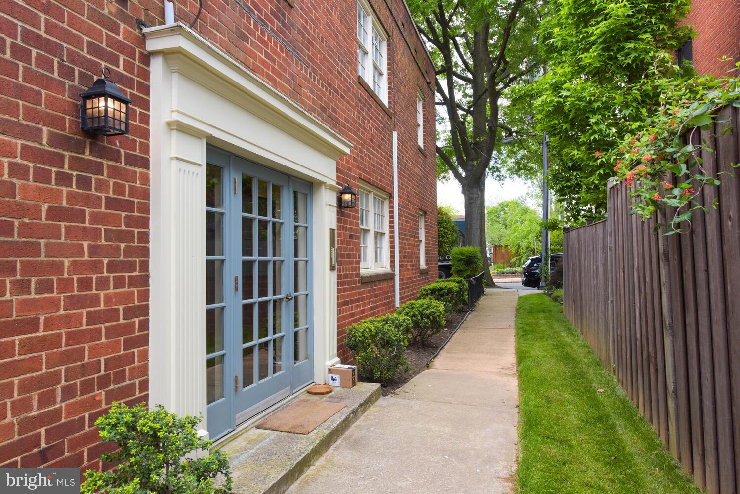 OLD TOWN ALEXANDRIA - Residential Lease