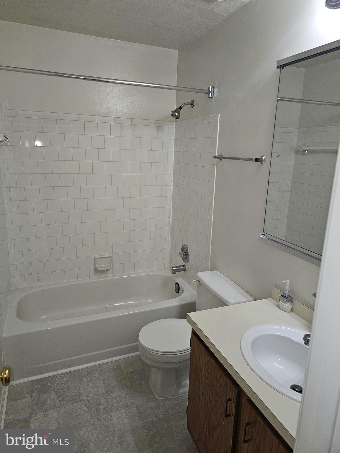 WOODLAWN MEWS - Residential Lease