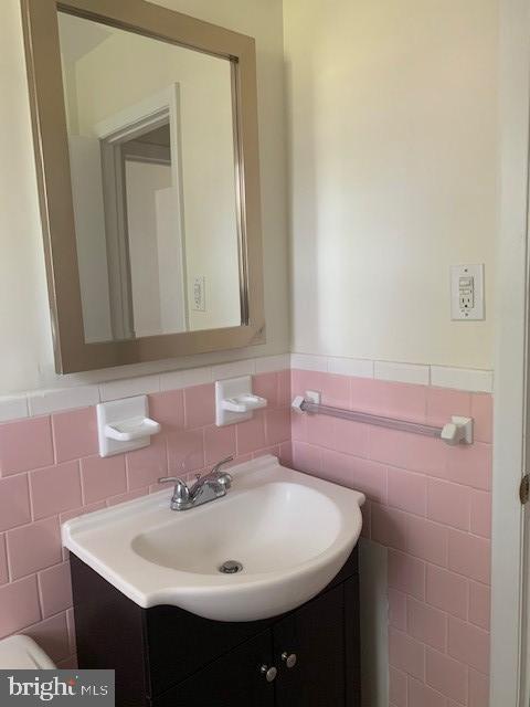 WEST HILLS - Residential Lease