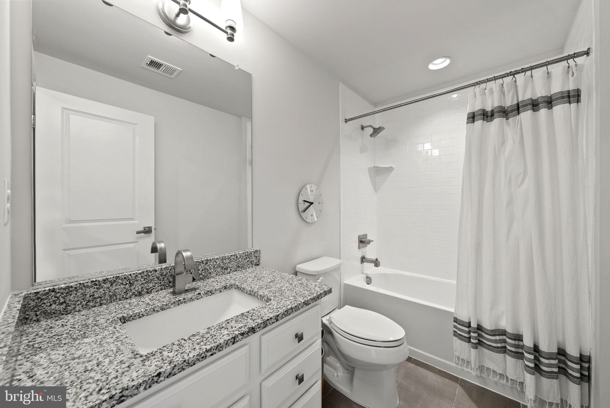 GREENS SOUTH AT WILLOWSF - Residential