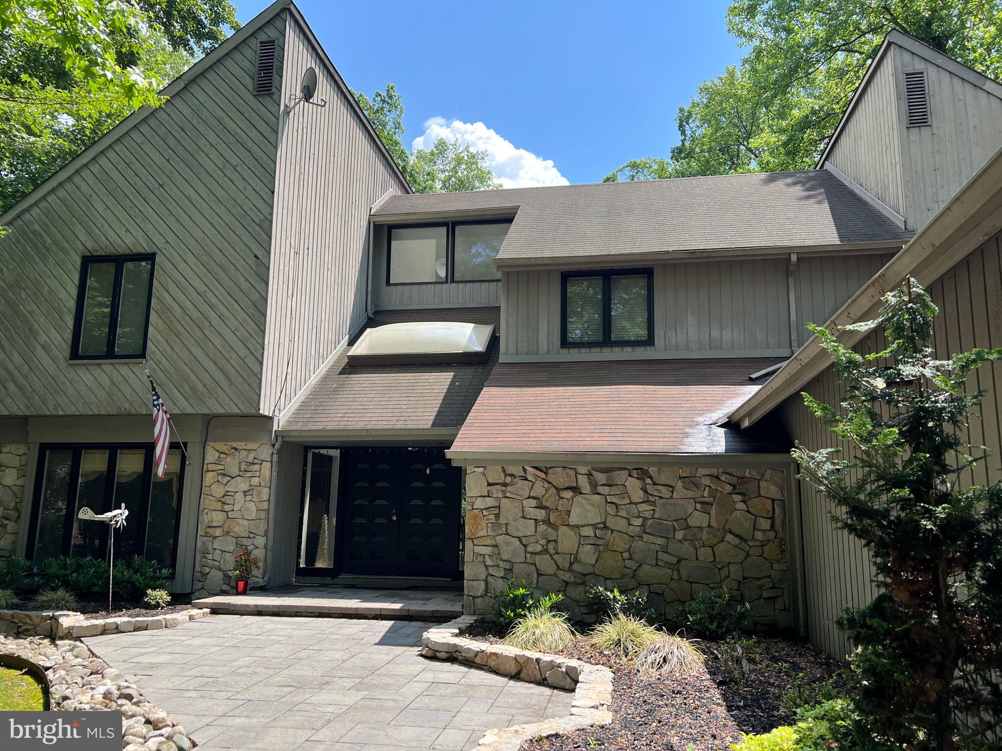 32 SOUTHWOOD DRIVE