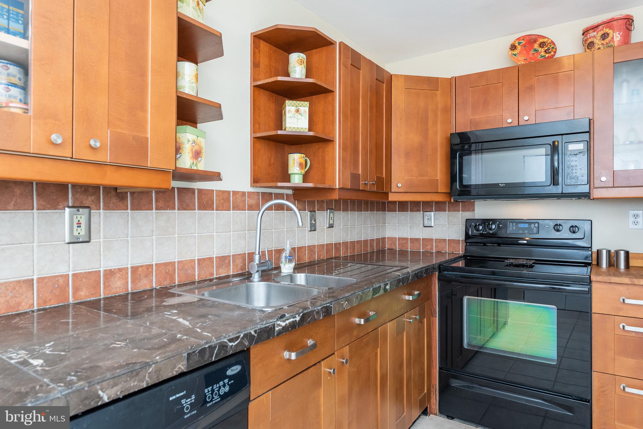 GOLDENBROOK - Residential