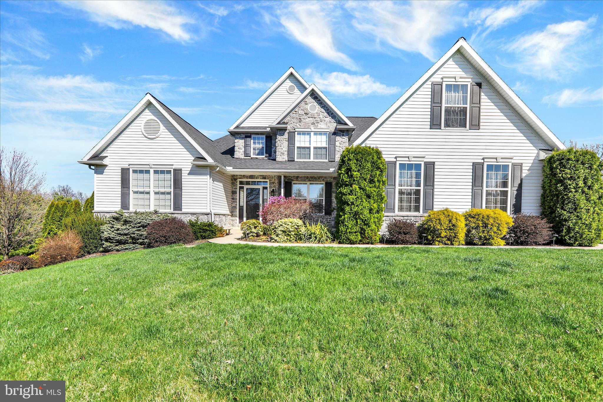 160 EAGLEVIEW DRIVE