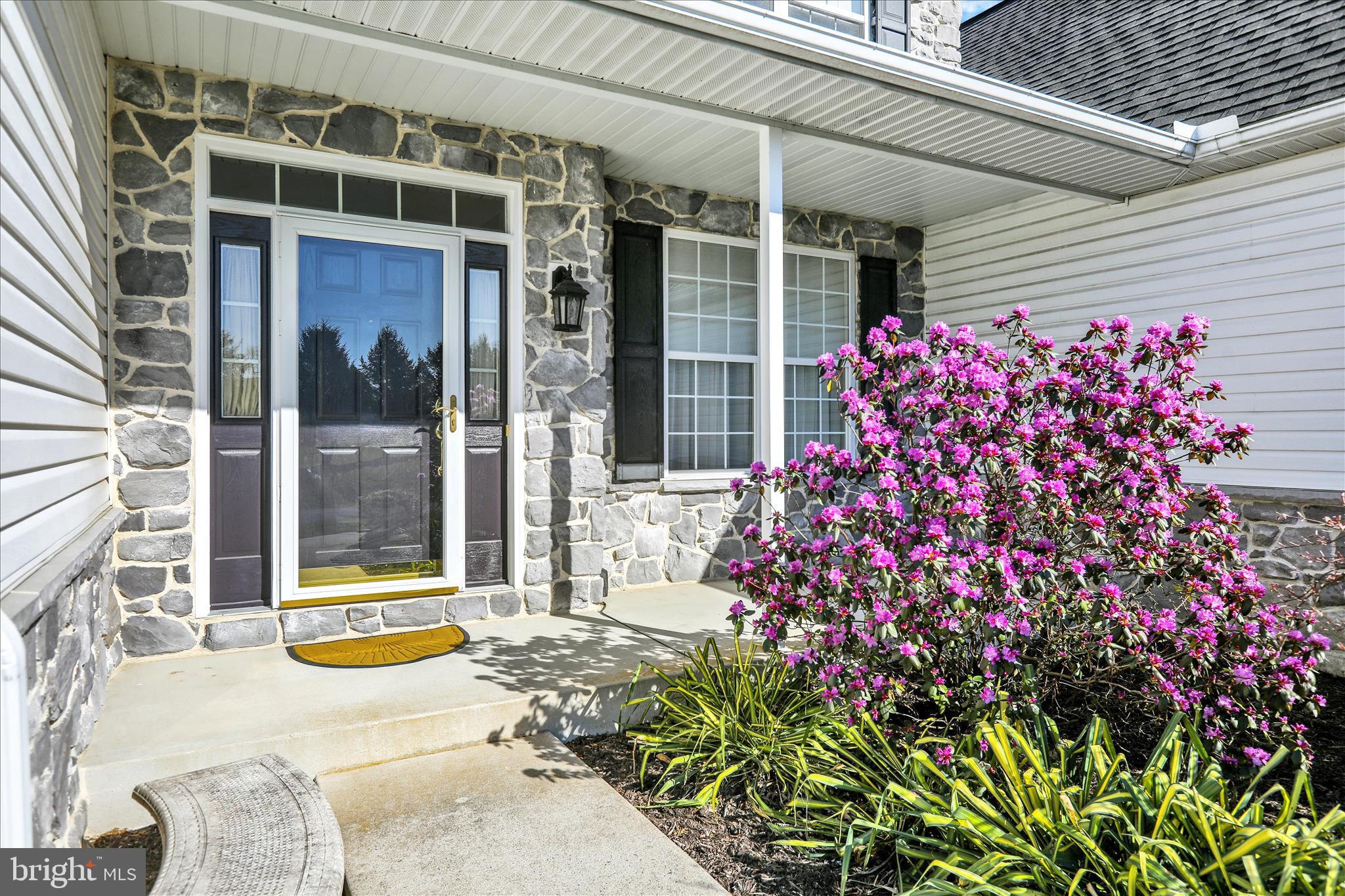 160 EAGLEVIEW DRIVE