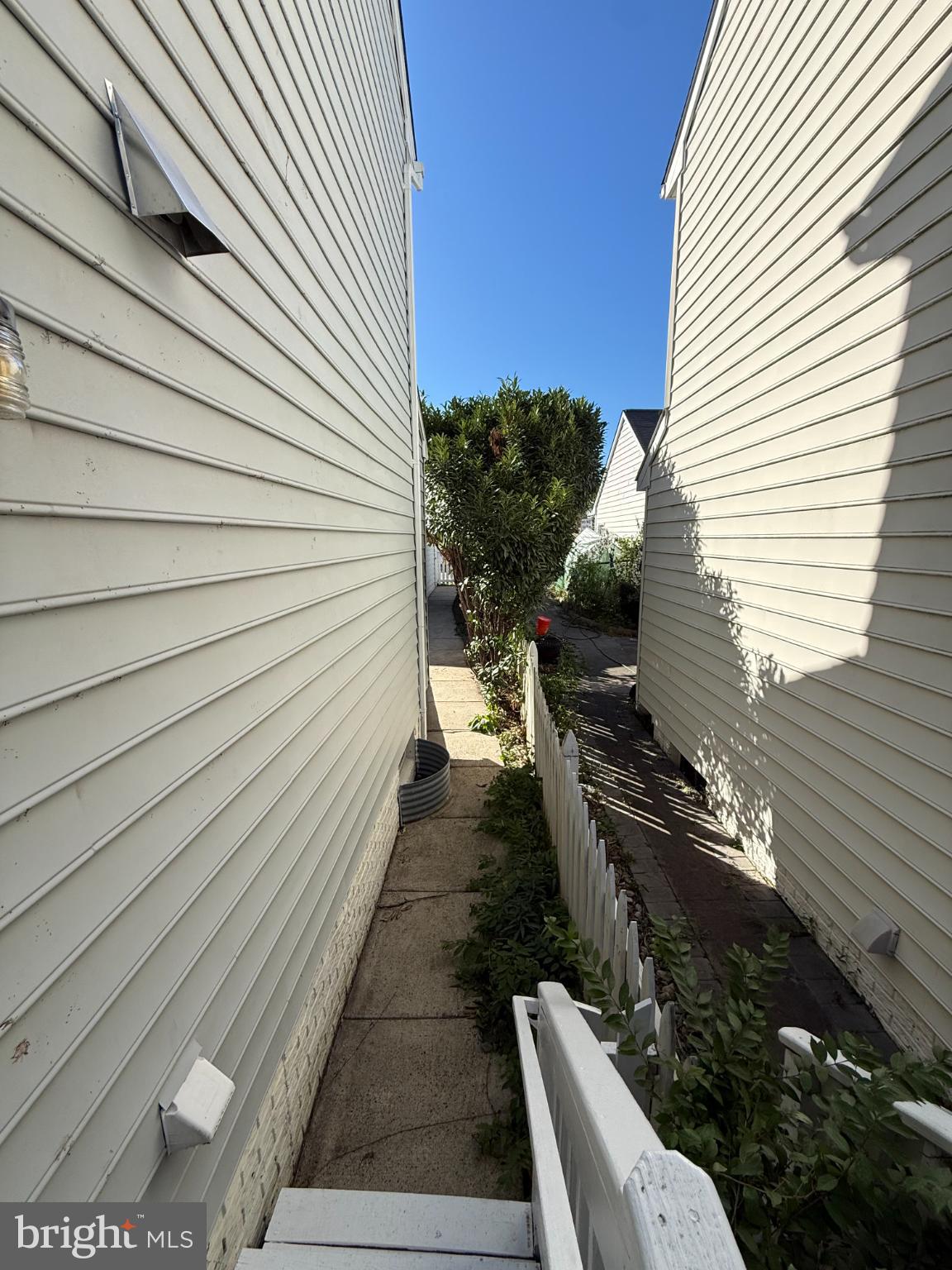 BELMONT FOREST - Residential Lease