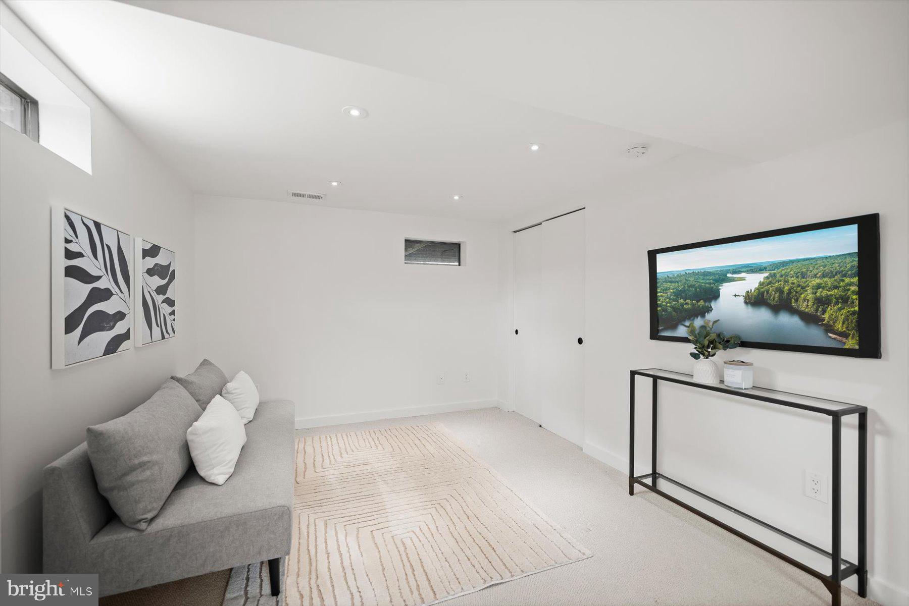 BERKSHIRE OAKWOOD - Residential