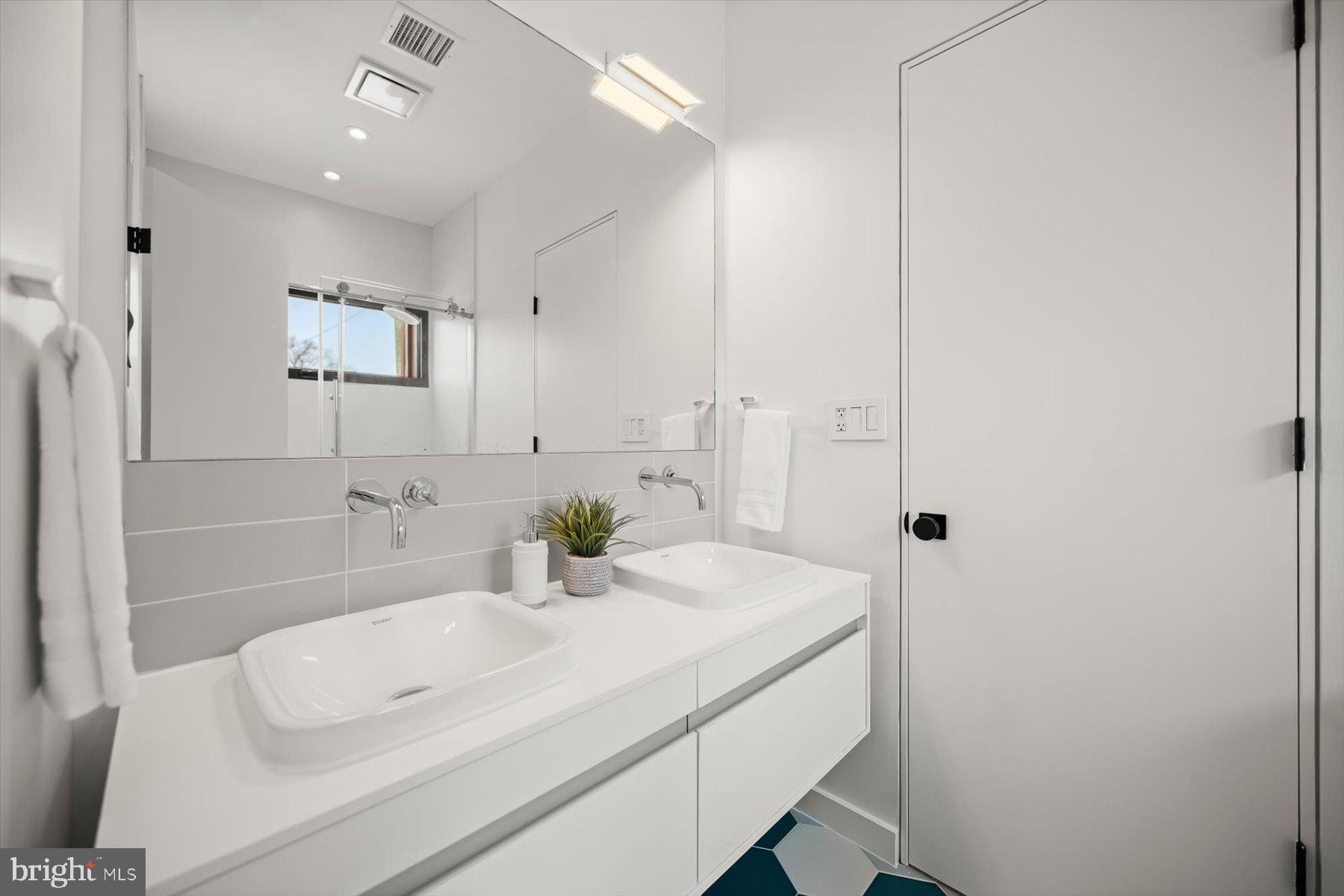 BERKSHIRE OAKWOOD - Residential