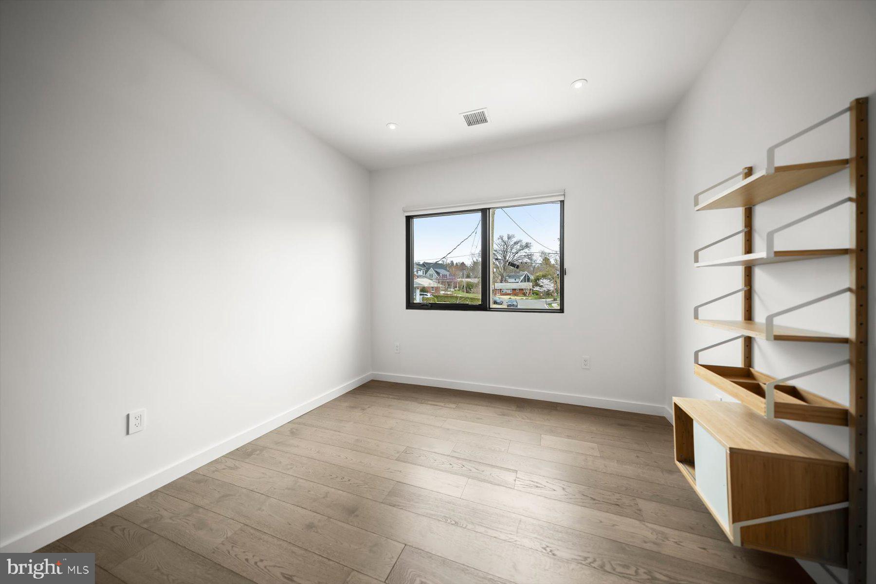 BERKSHIRE OAKWOOD - Residential