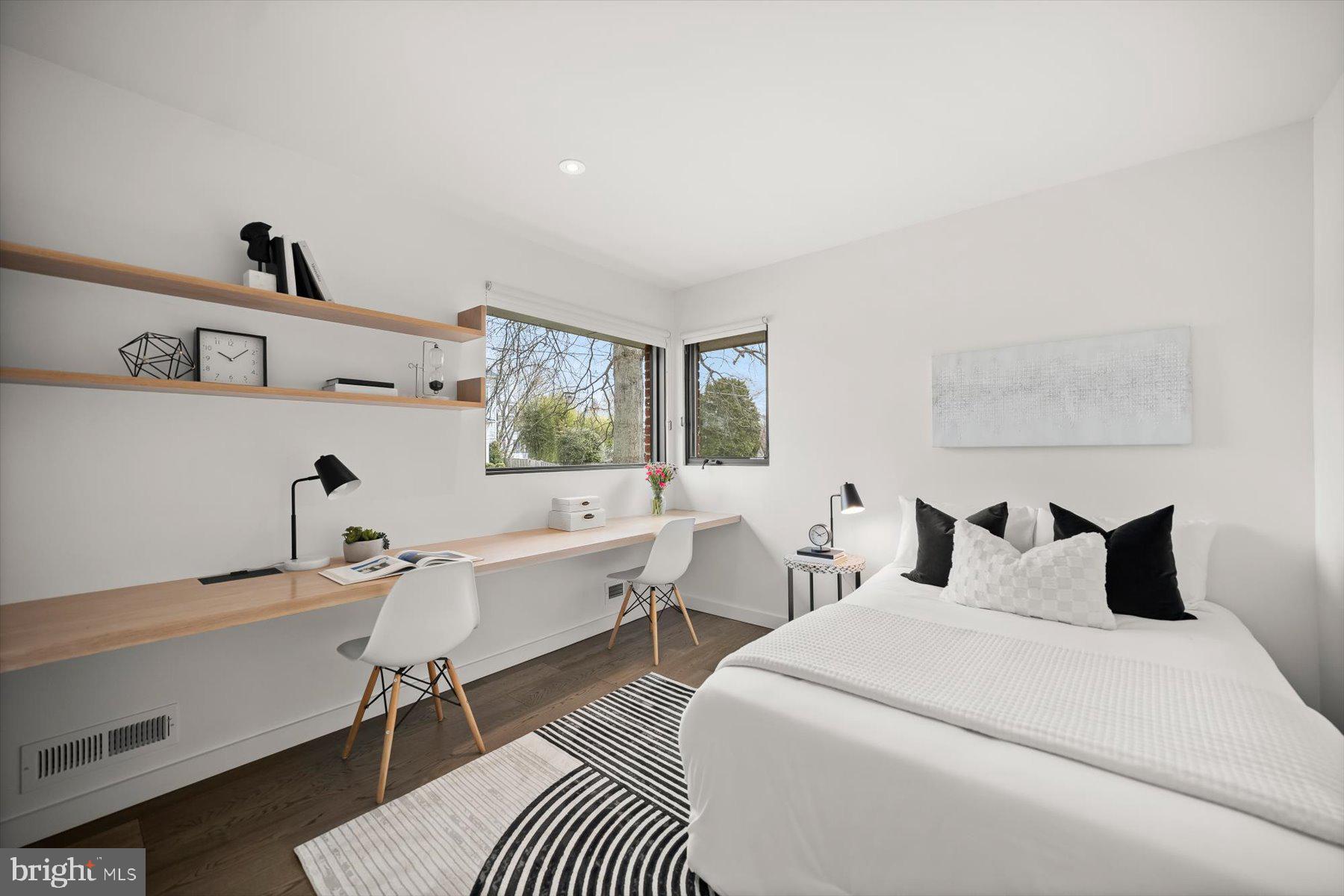 BERKSHIRE OAKWOOD - Residential