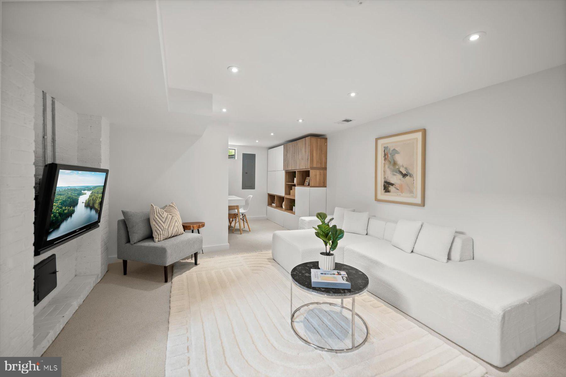 BERKSHIRE OAKWOOD - Residential