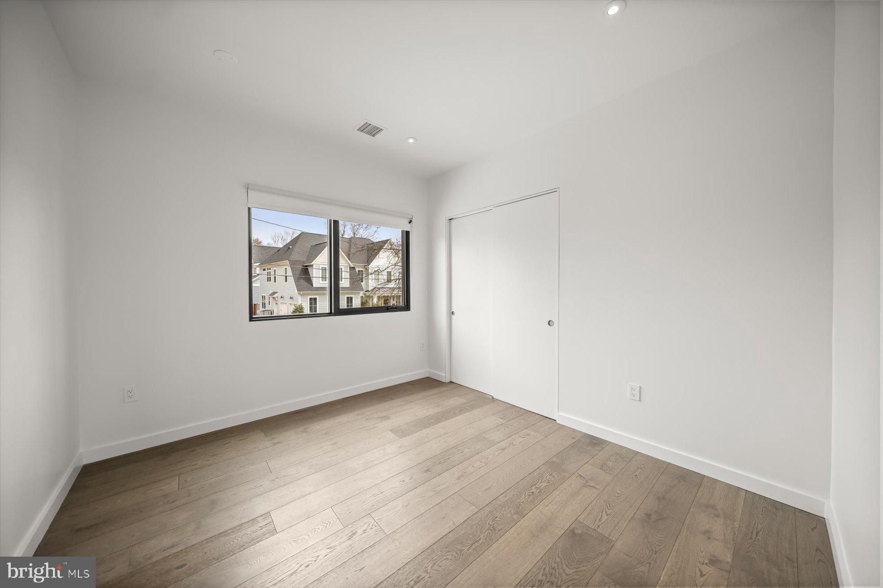 BERKSHIRE OAKWOOD - Residential