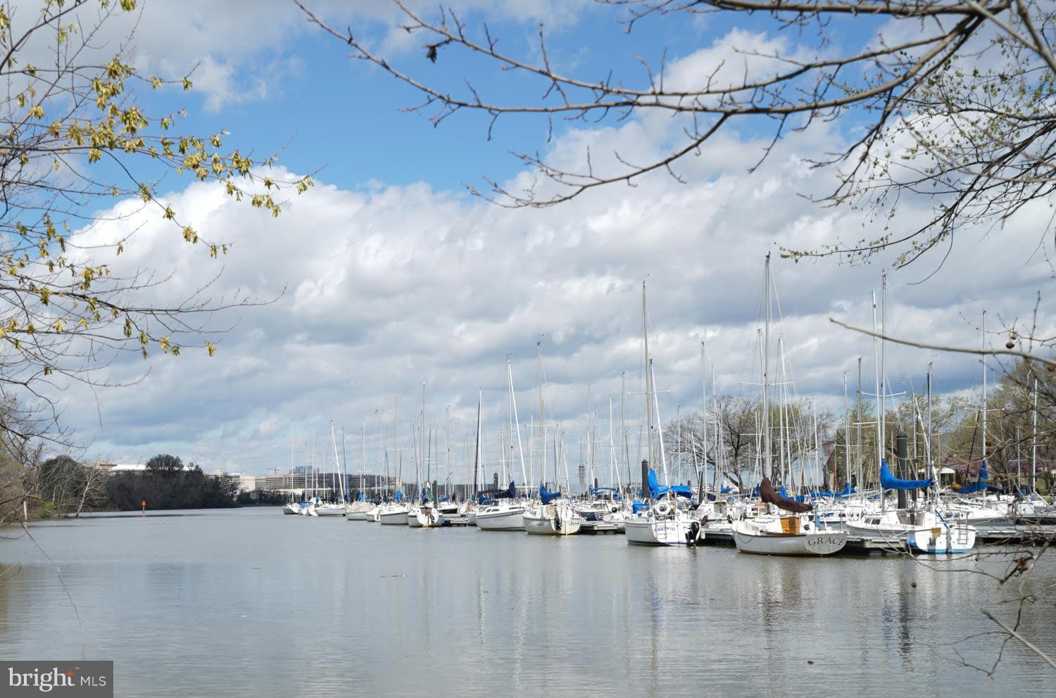 POTOWMACK CROSSING - Residential