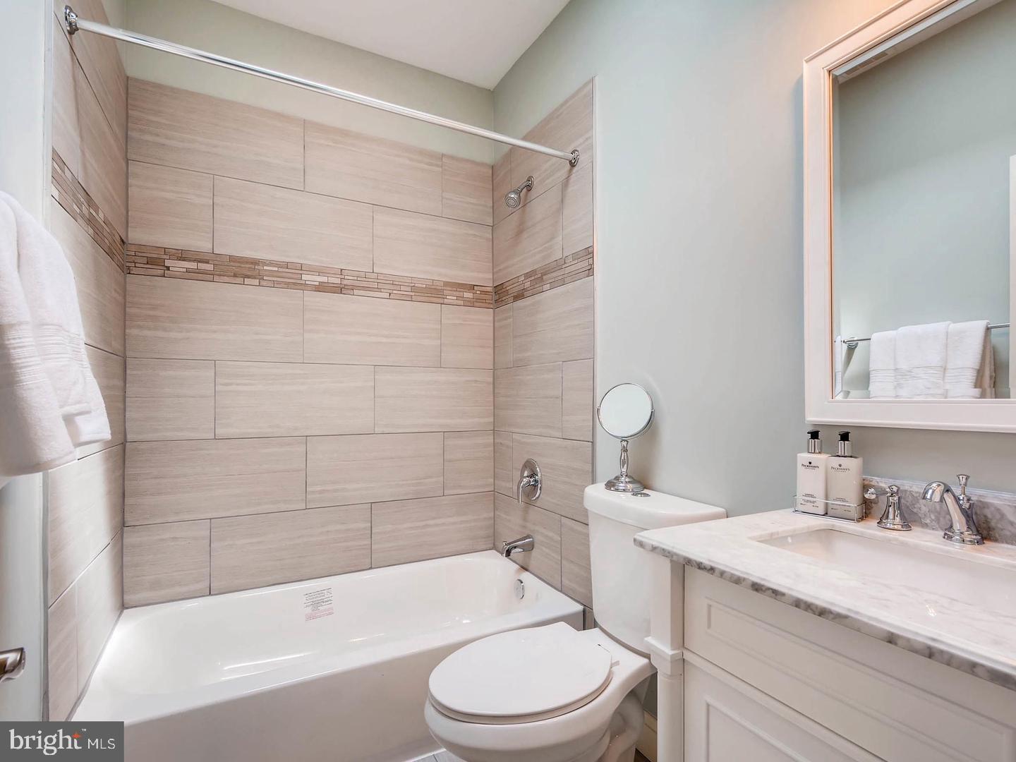 GREEKTOWN - Residential Lease