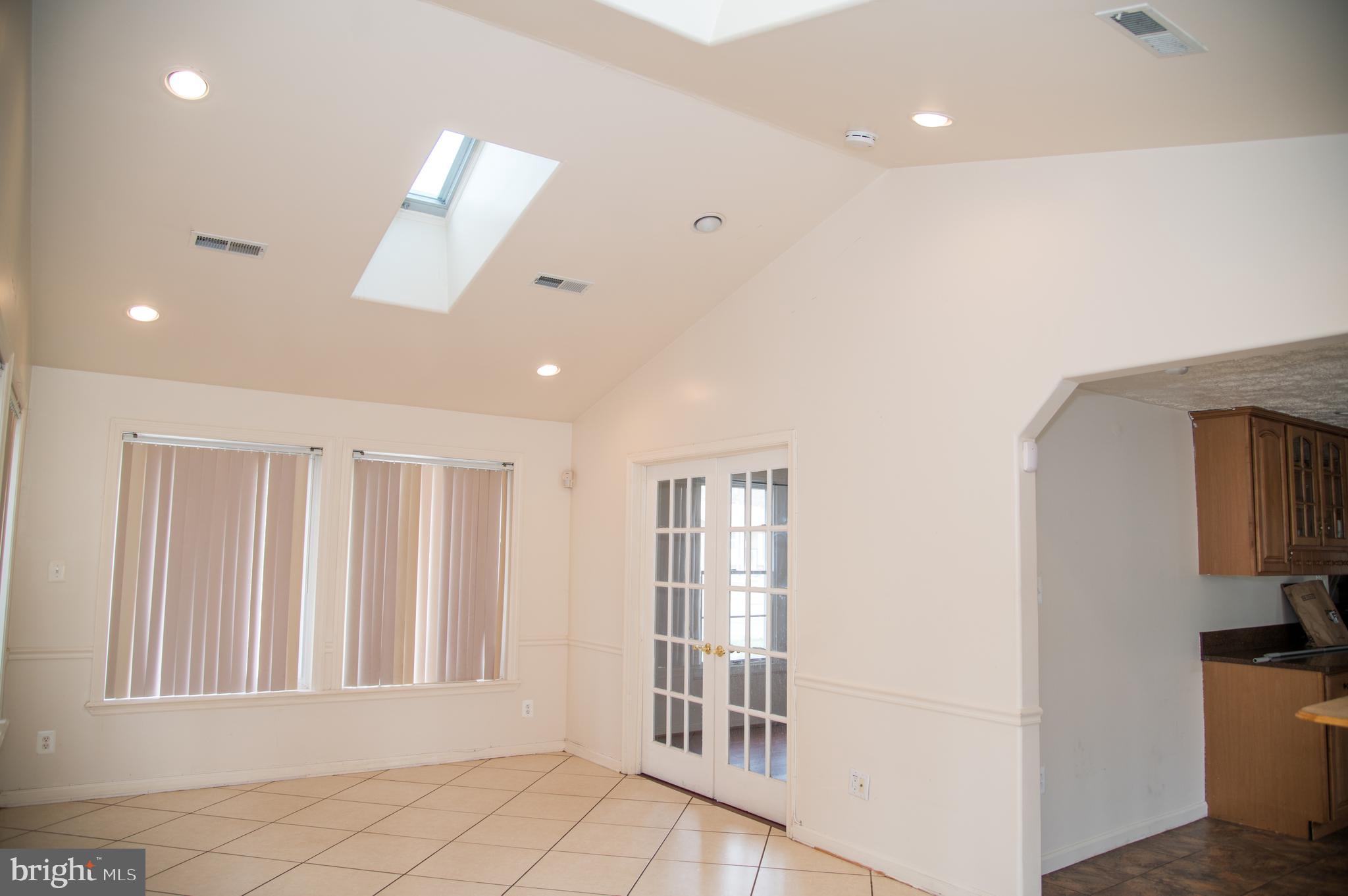 FORESTVILLE CENTER - Residential