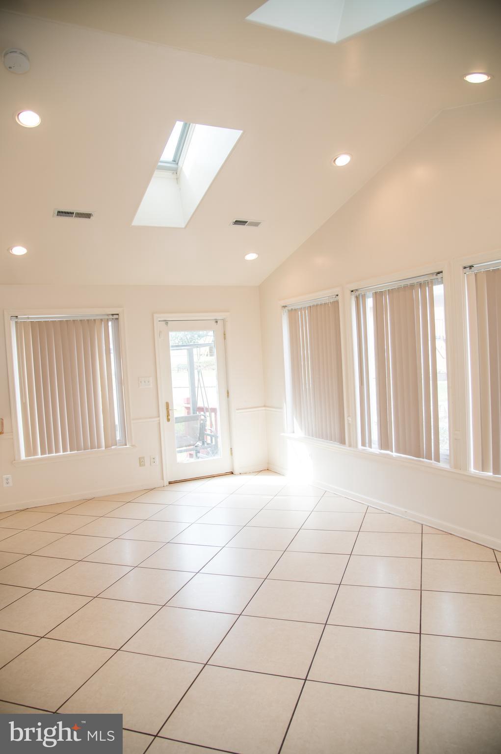 FORESTVILLE CENTER - Residential