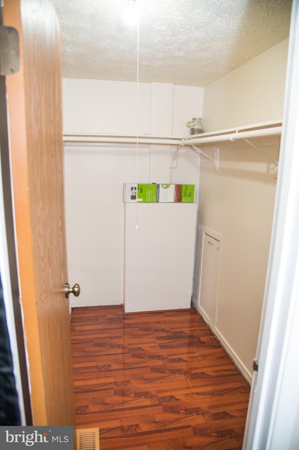 FORESTVILLE CENTER - Residential