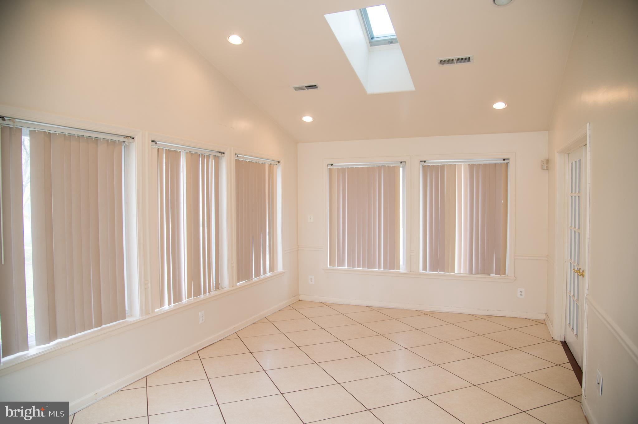 FORESTVILLE CENTER - Residential