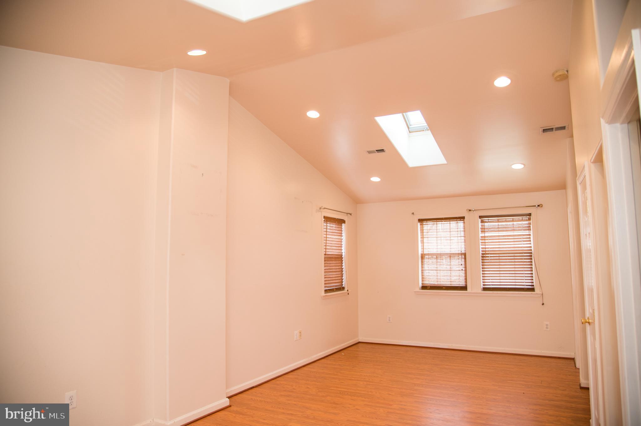 FORESTVILLE CENTER - Residential