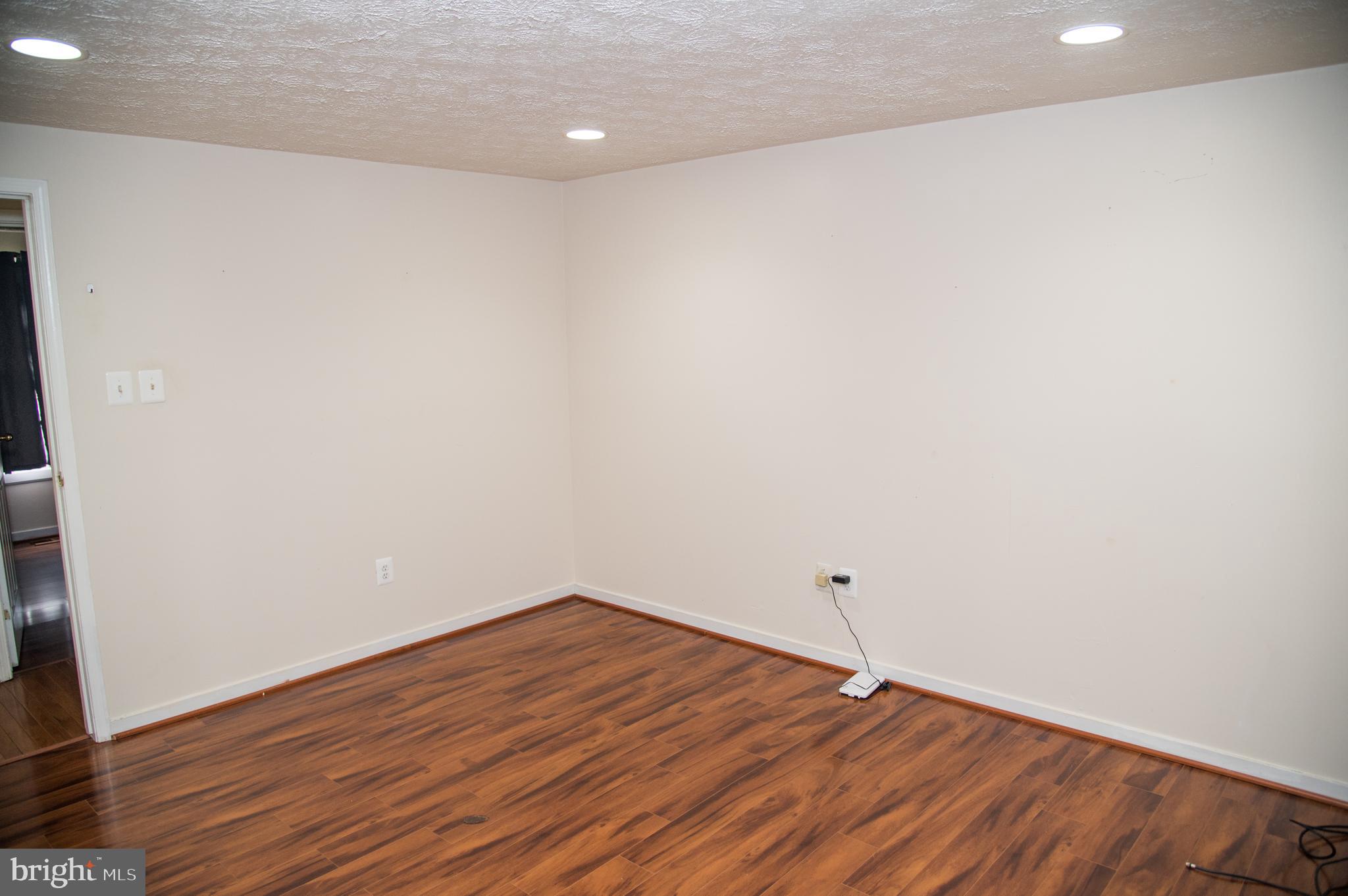 FORESTVILLE CENTER - Residential