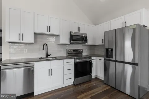 7037 Ridge Avenue Unit 301, Philadelphia, PA MLS: PAPH2459962
