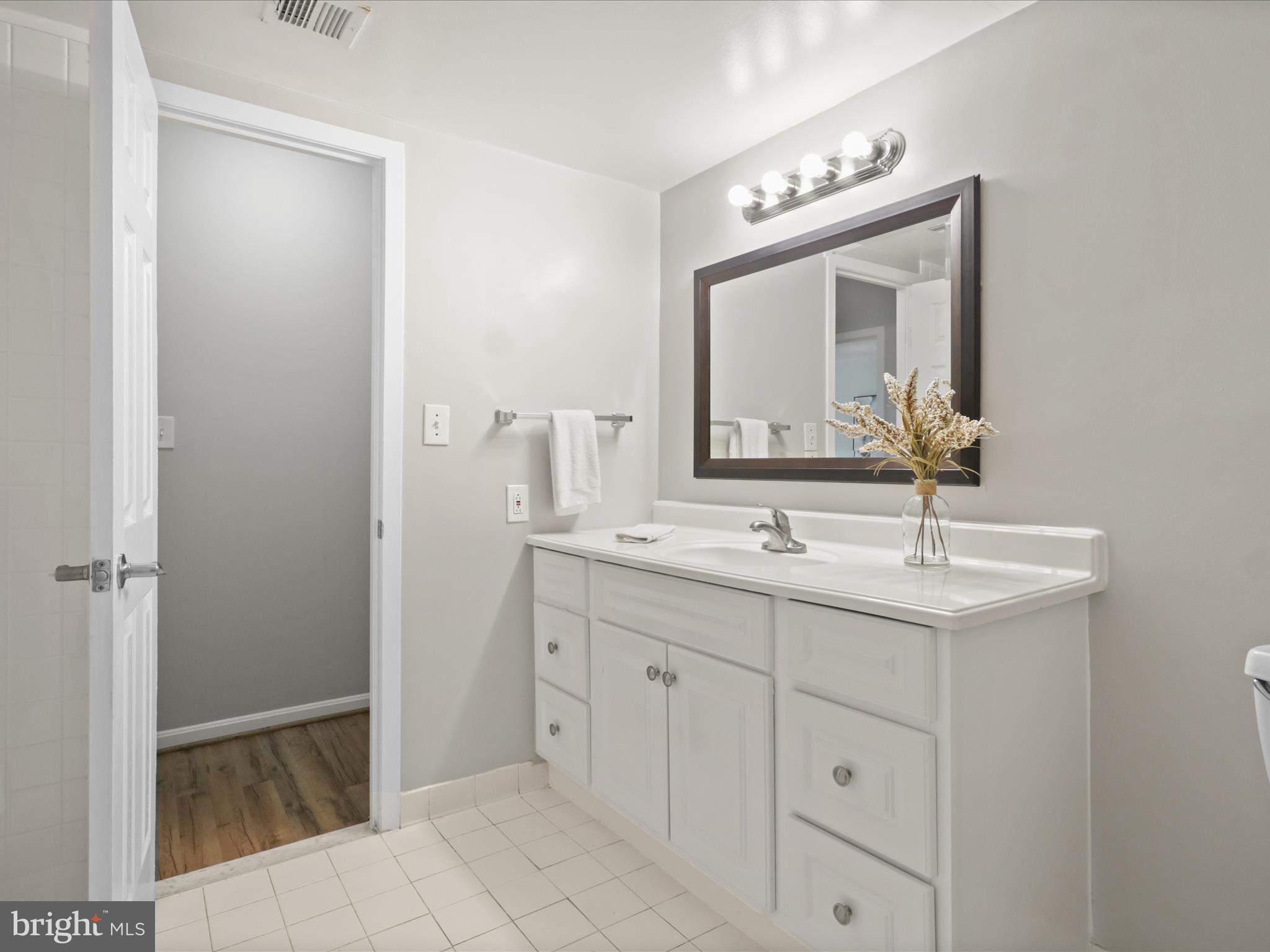 SKYLINE HOUSE - Residential