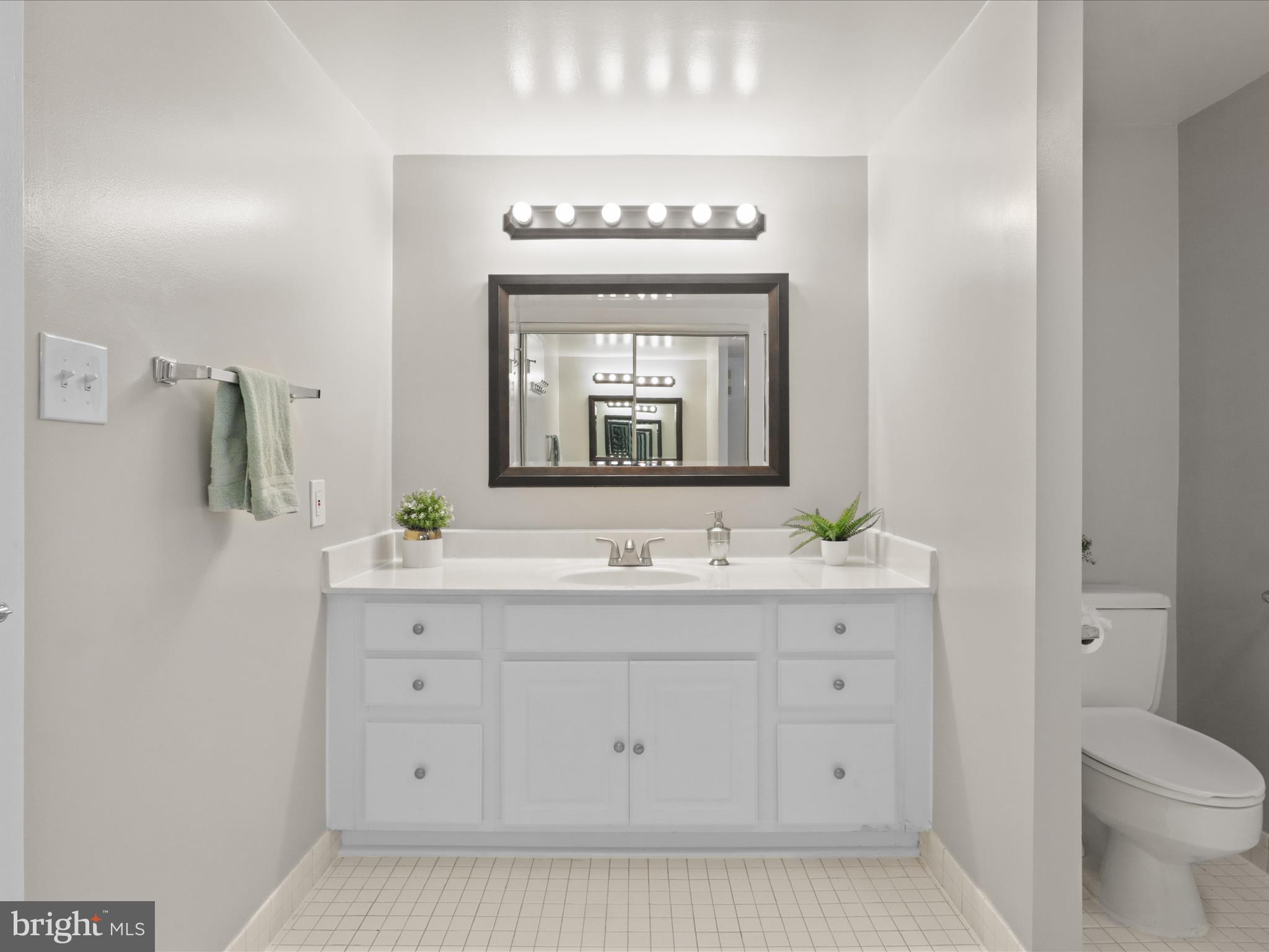 SKYLINE HOUSE - Residential