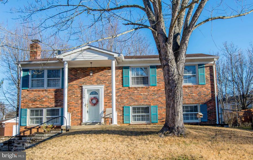 Walking and nature trails nearby, home backs to parkland. Great location at the end of a cul-de-sac. Large deck over looks patio and large rear yard. This home is gorgeous inside, updated kitchen with open floor plan, Hardwood floors throughout main level.  Walk-out basement with private entrance.   Fresh paint throughout.