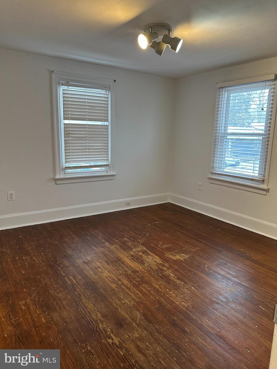 WESTBURY - Residential