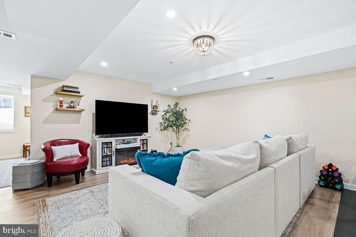 340 SHORTLEAF CIRCLE