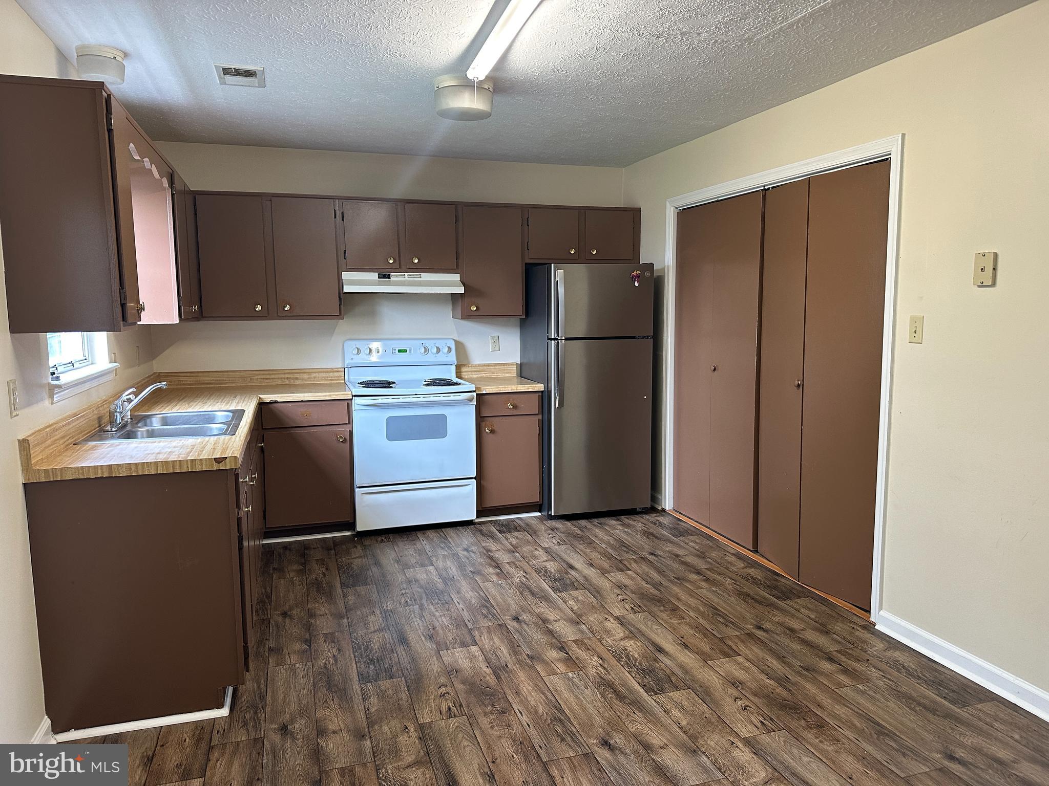 BROOKLAND HEIGHTS - Residential Lease