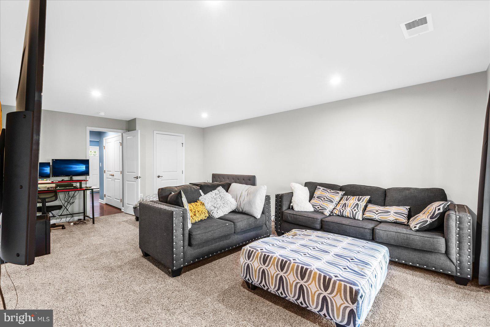 THE VILLAGE AT COURTHOUSE COMMONS - Residential