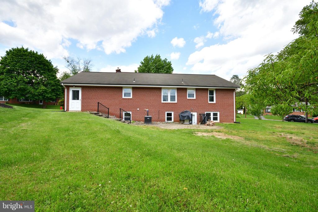 Photo of 556 Oak Ridge Drive, MILLERSVILLE, PA 17551 (MLS # PALA2088046)