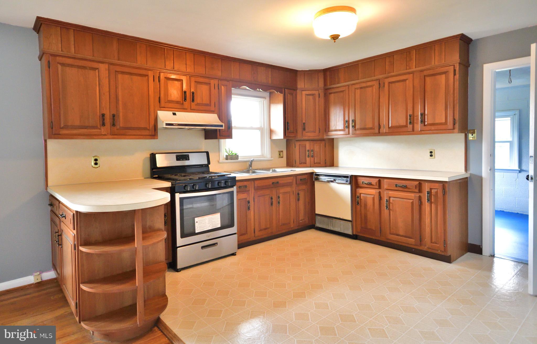 556 OAK RIDGE DRIVE