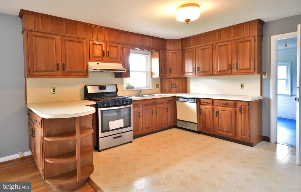 Photo of 556 Oak Ridge Drive, MILLERSVILLE, PA 17551 (MLS # PALA2088046)