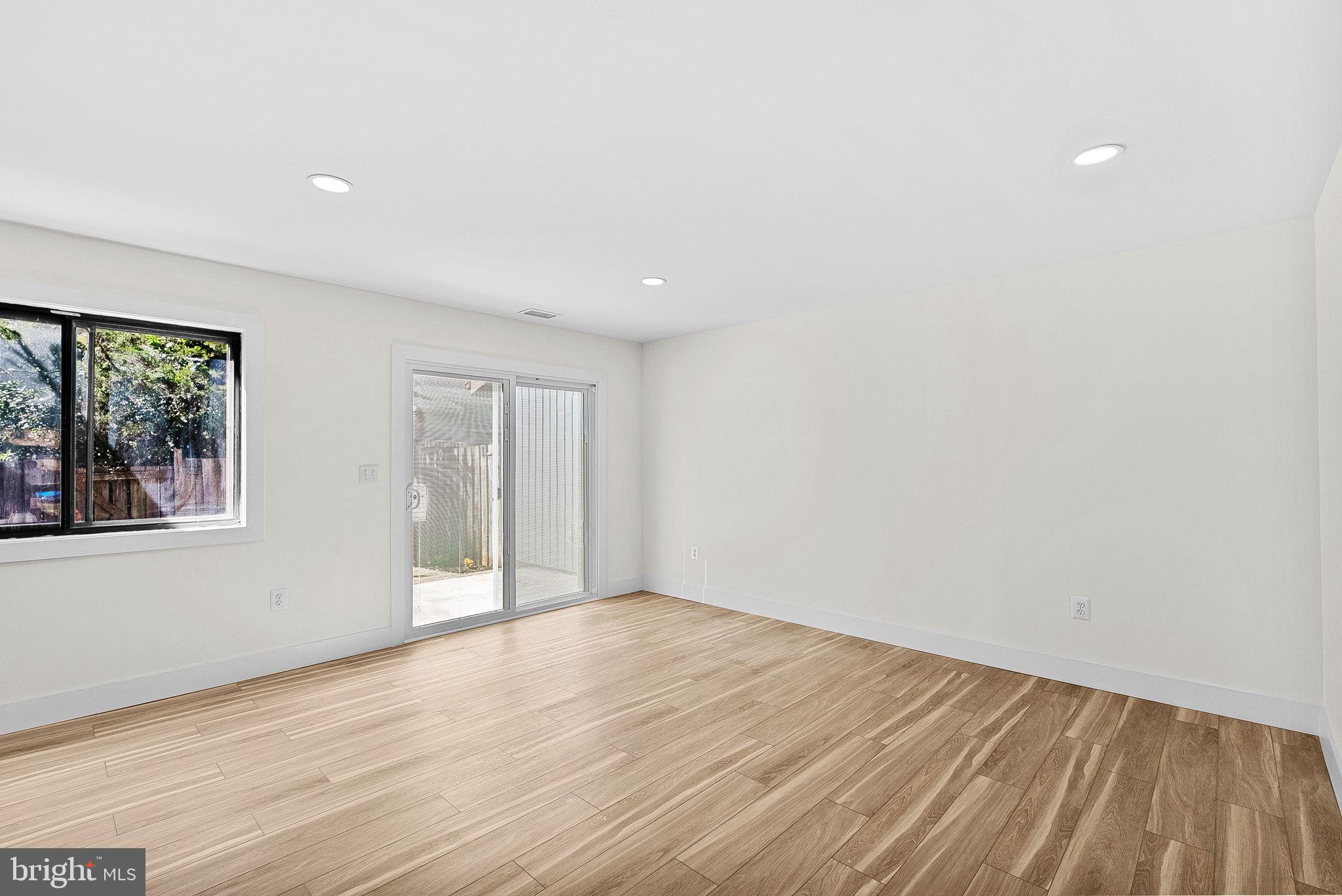 SUGARLAND - Residential