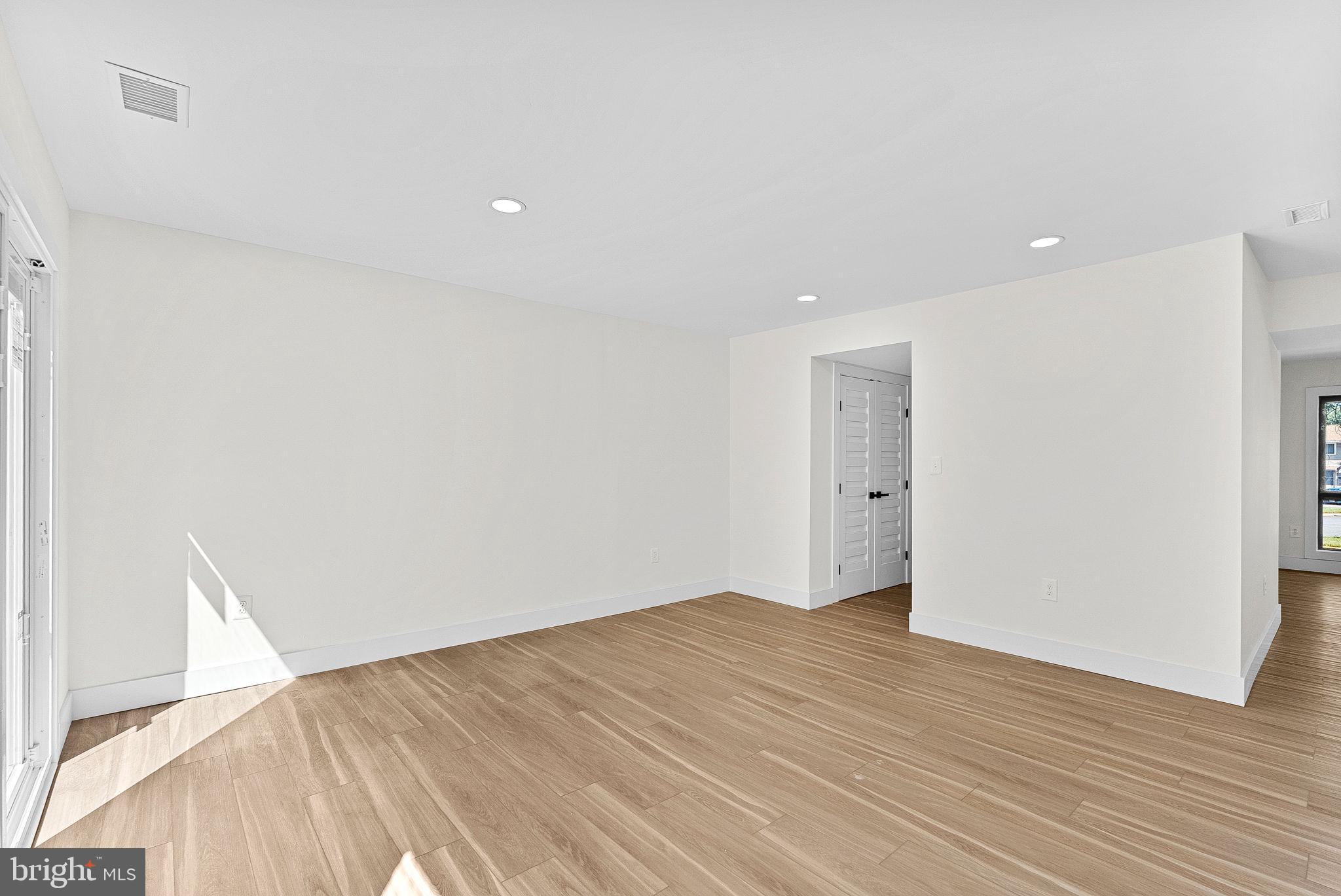 SUGARLAND - Residential