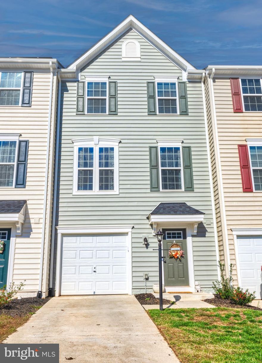 Just like new townhome in Locust Grove.  You will love the "at home" feeling as you walk in! Kitchen features hardwood floors, stainless steel appliances, with kitchen island which opens to a large living room allowing for plenty of space for entertaining and cooking.  Laundry room is conveniently located on the top floor and features new washer and dryer.  Lower level has a rec room with walk out basement.  This home is a must see and won't last long.