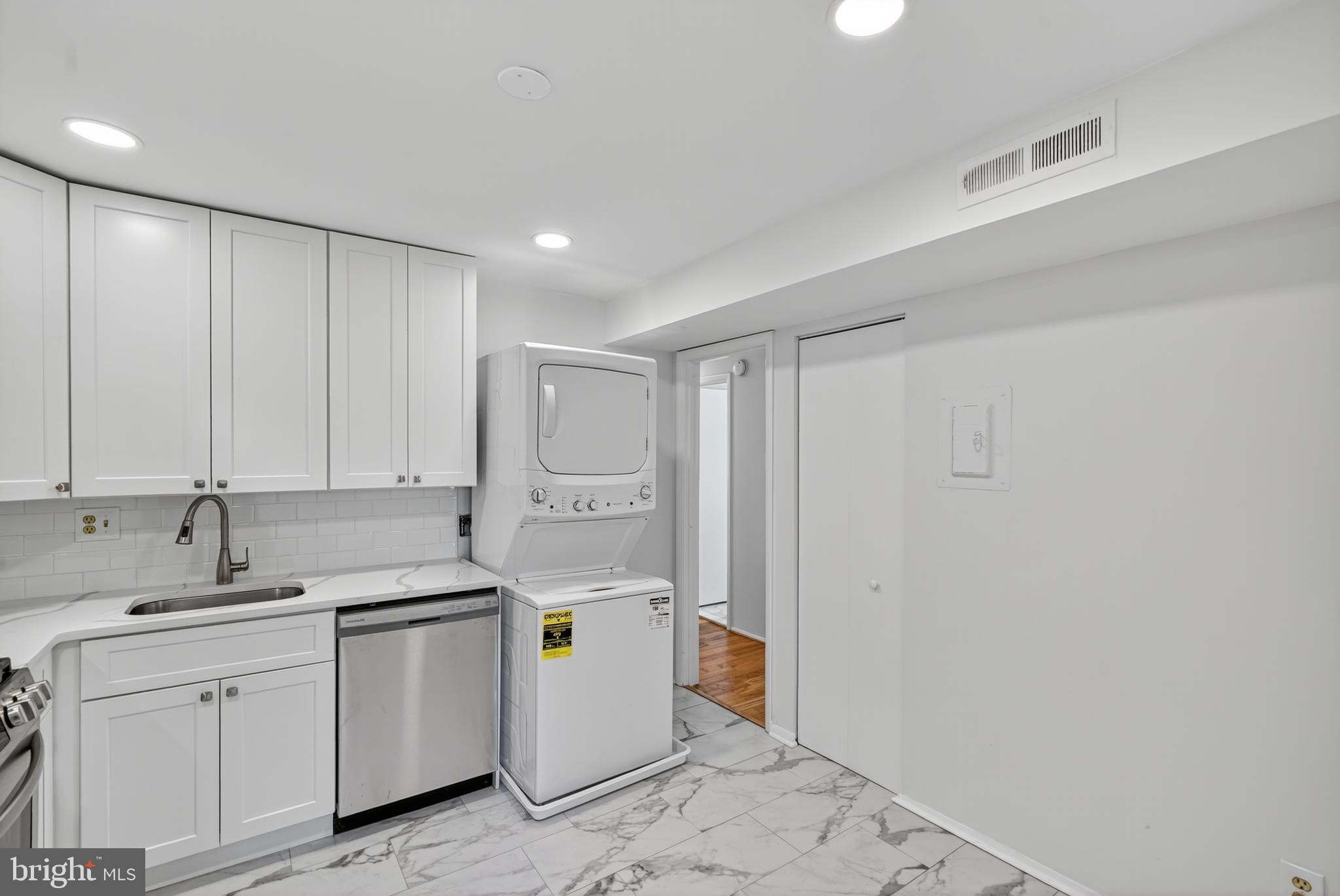 HERONS COVE - Residential