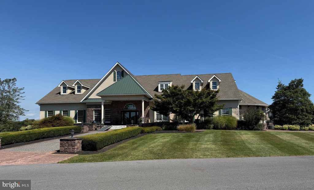 Photo of 8 N Chamberlain Court, GETTYSBURG, PA 17325 (MLS # PAAD2019696)