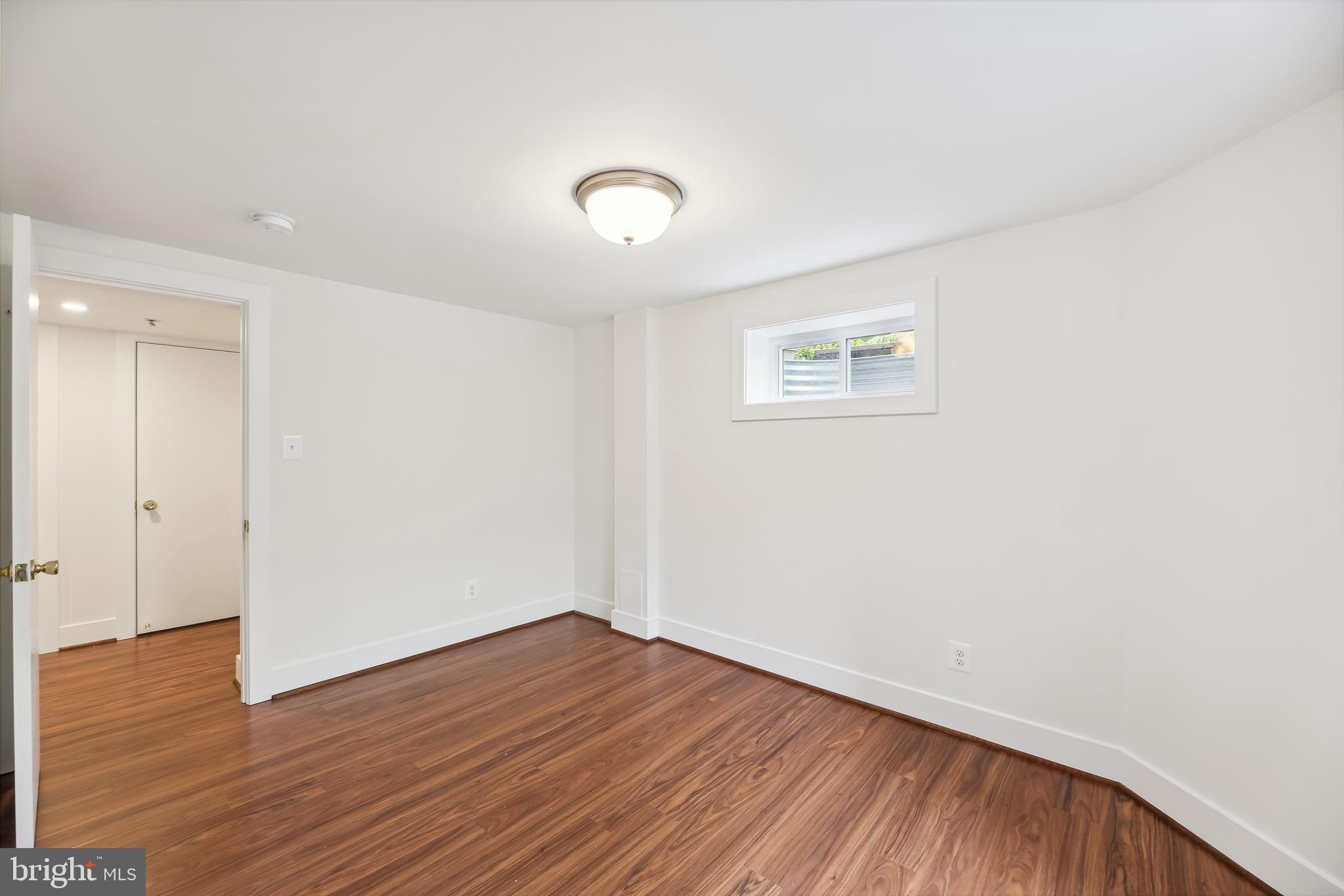 ROSSLYN - Residential Lease