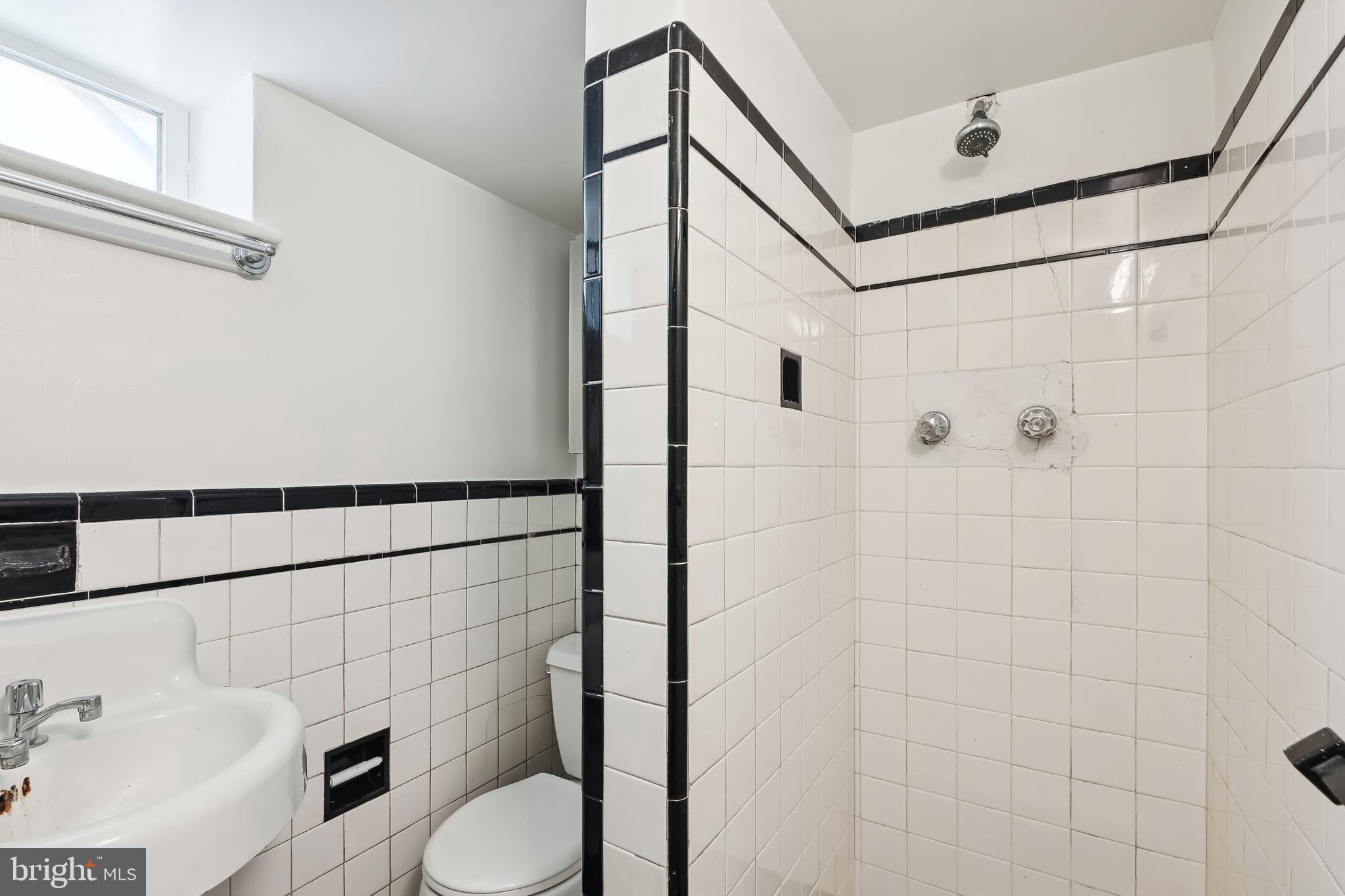 ROSSLYN - Residential Lease