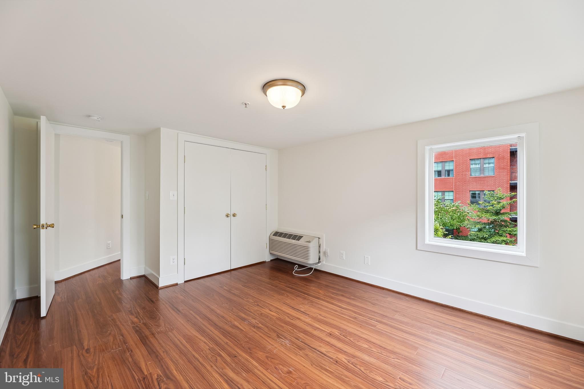 ROSSLYN - Residential Lease