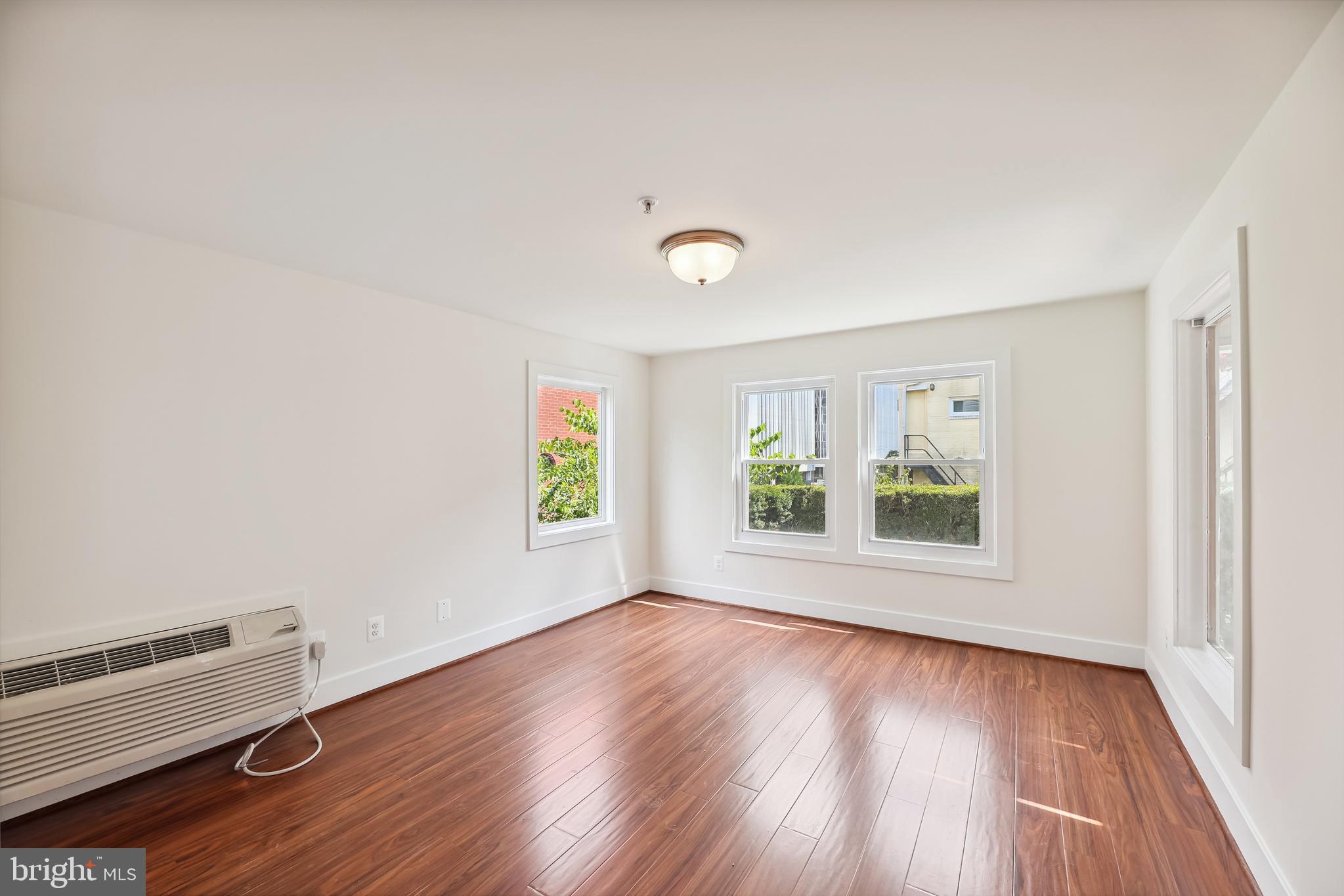 ROSSLYN - Residential Lease