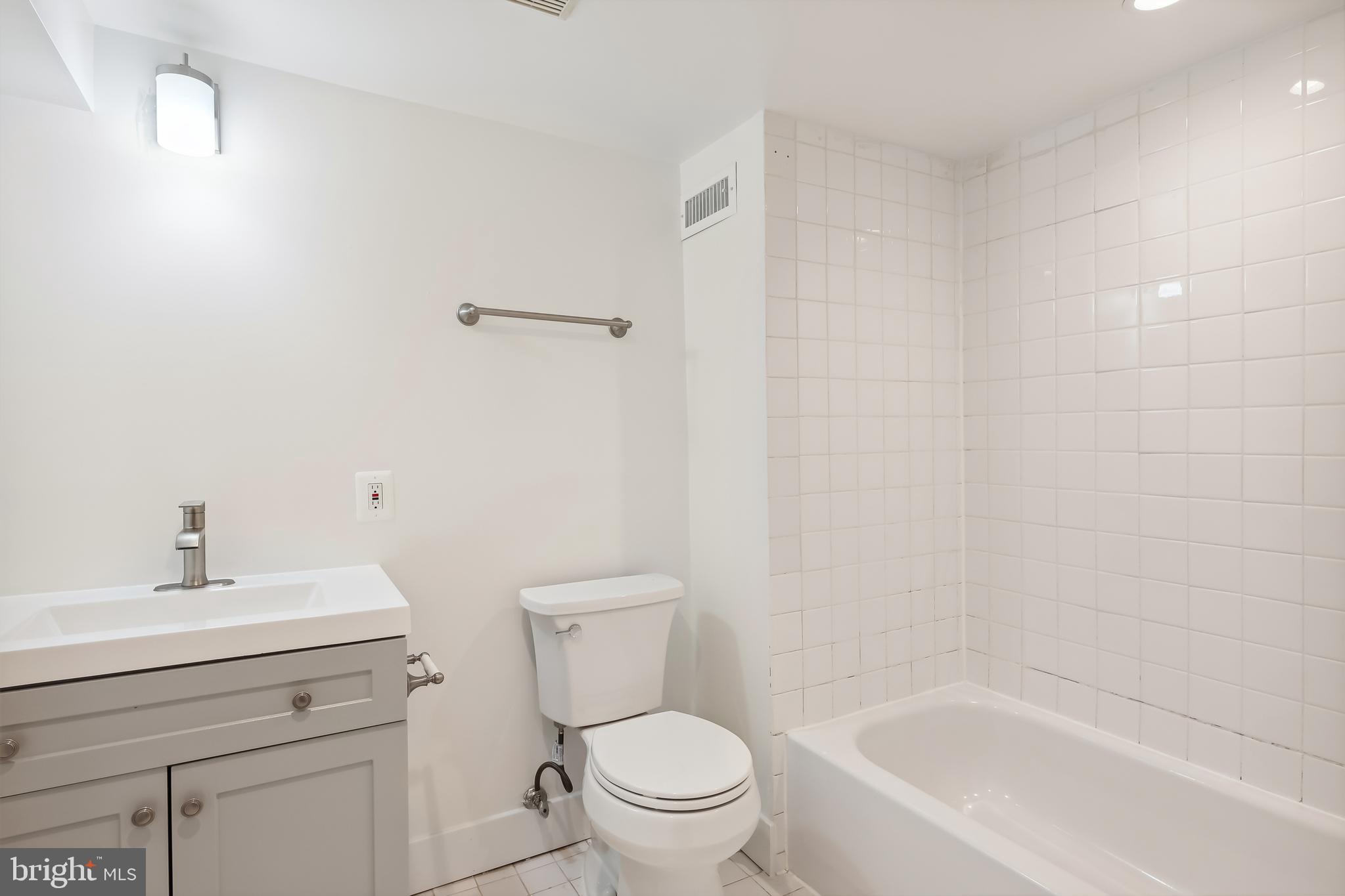 ROSSLYN - Residential Lease